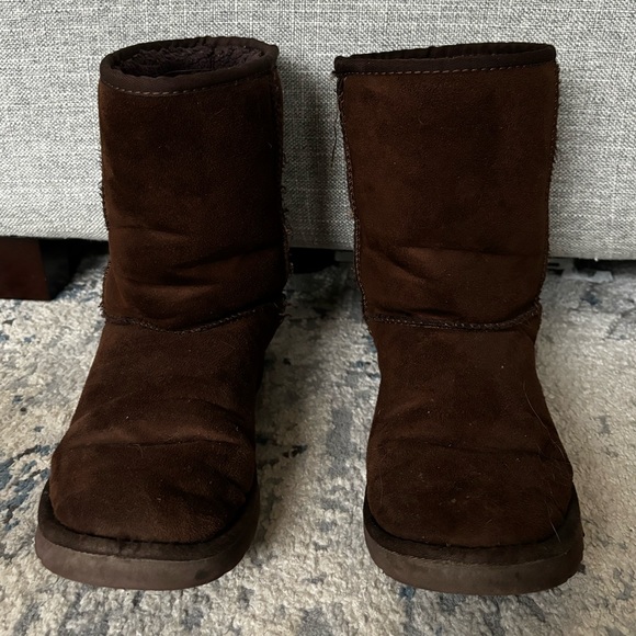 UGG Classic Boot Brown - Picture 1 of 5
